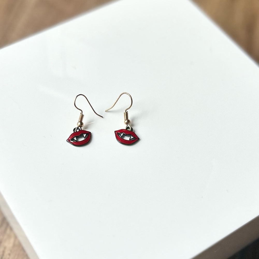 Vampire Lips Dangly Earrings - Picture 2 of 2